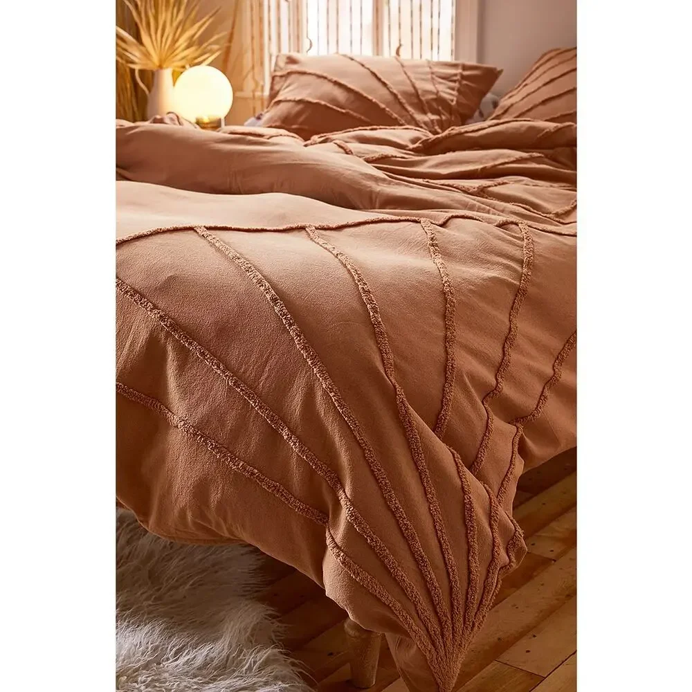 Urban Outfitters Eden Tufted Duvet Cover w Pillow Sham - King - New